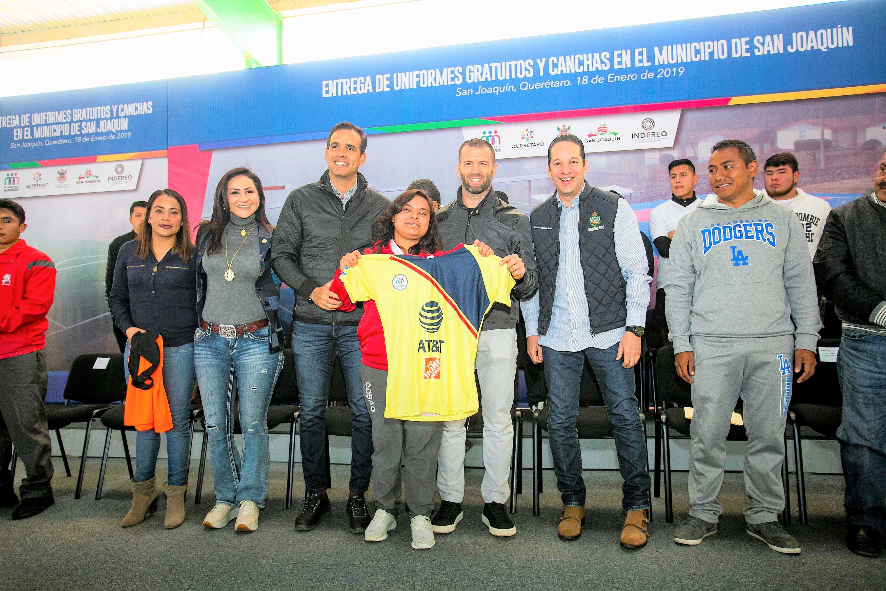 71 273 25581 2033011485 18 01 19 ENTREGA DE CANCHAS DE FUTBOL Y BRIGADA BALON EN SAN JOAQUIN 12