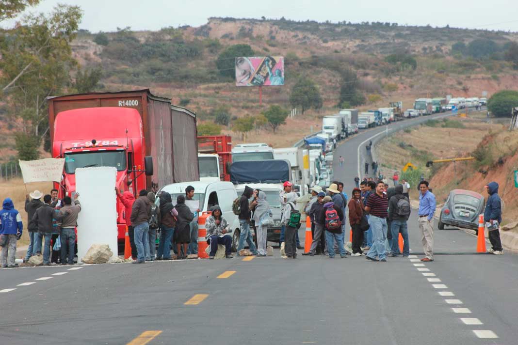 Bloqueos de la CNTE provocan pérdidas por 14 mmdp en Michoacán. Foto: Internet.