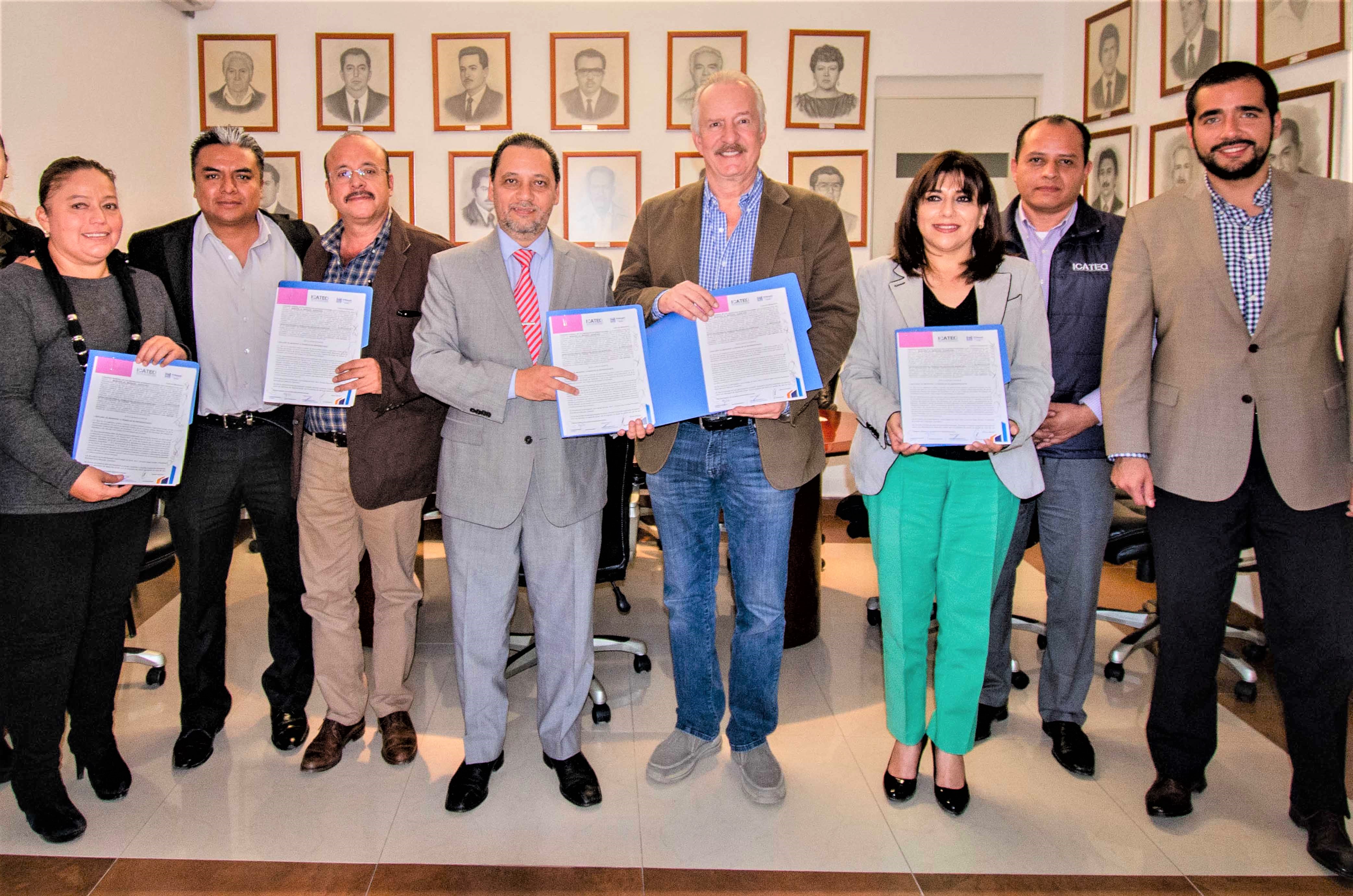 Enrique Vega firma convenio de colaboración con el ICATEQ.