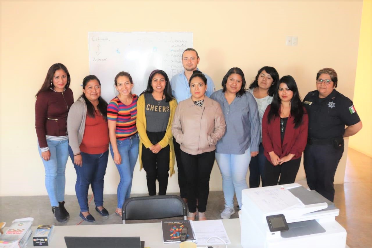 Capacitan a personal del DIF en Tolimán, en prevención de adicciones.