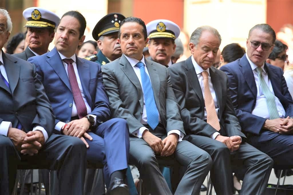El Gobernador Pancho Domínguez asiste al informe de los primeros 100 días del Presidente AMLO.
