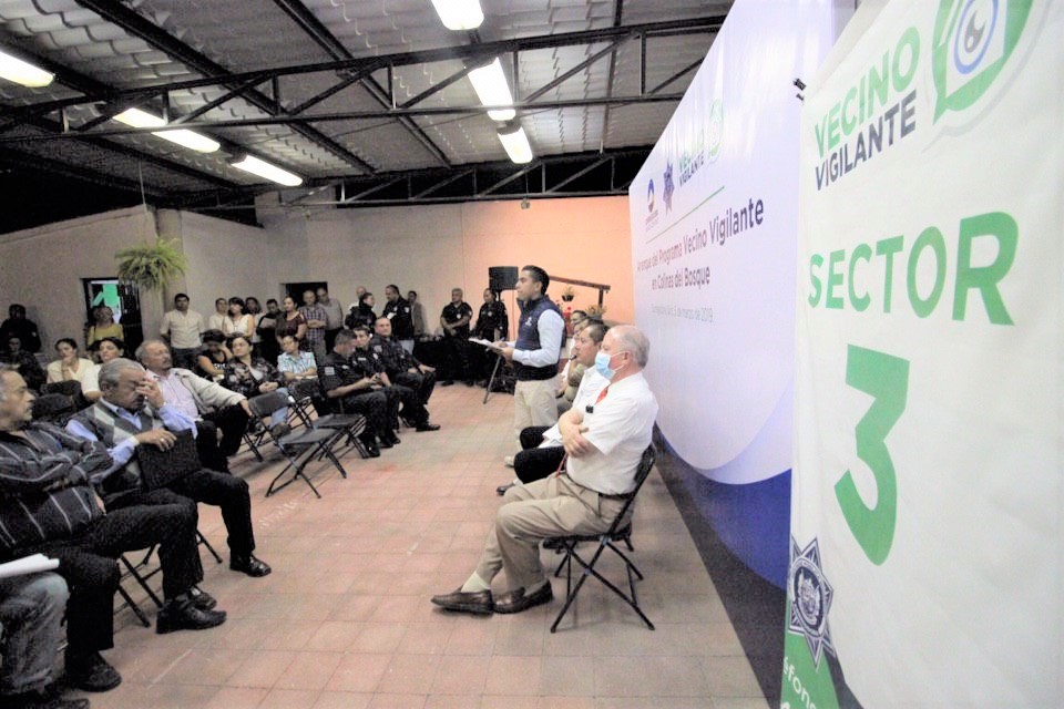 Presentan programa "Vecino Vigilante" en Colinas del Bosque.