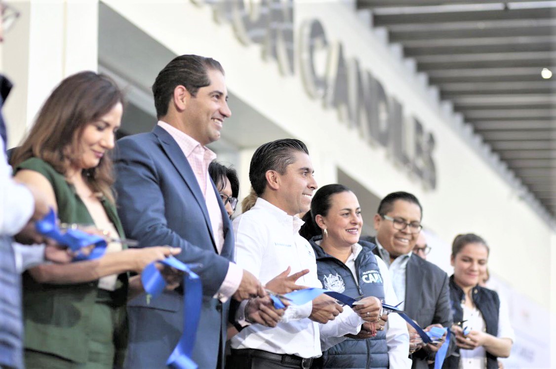 Inaugura Roberto Sosa el CAM Candiles.