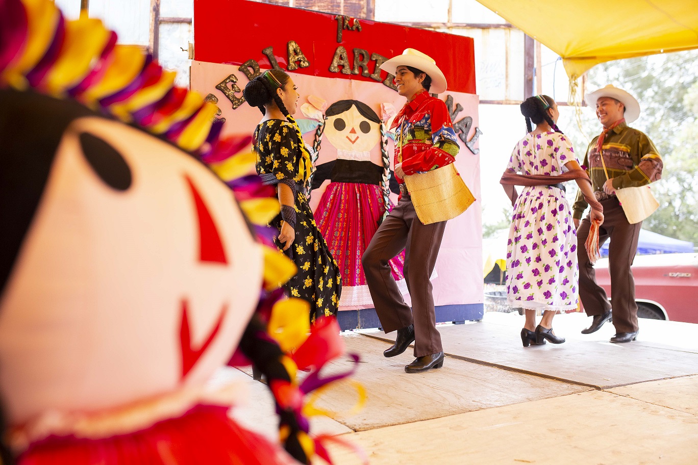 Se lleva a cabo la Primera Feria Artesanal y de la muñeca Otomí en Amealco.