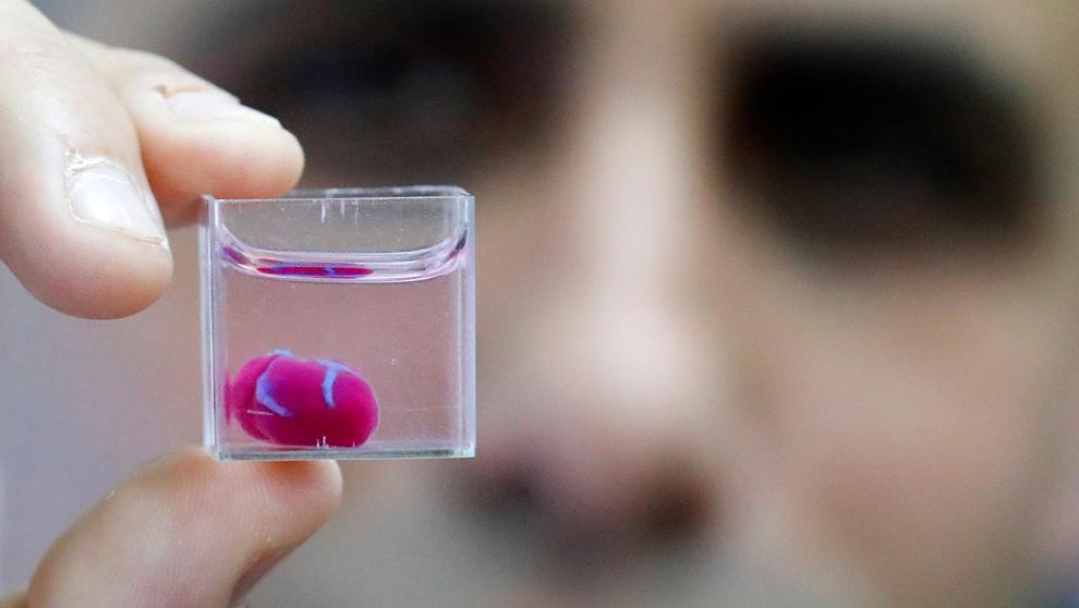 Logran imprimir en 3D el primer corazón con tejido humano. Foto: AFP @LaVanguardia .