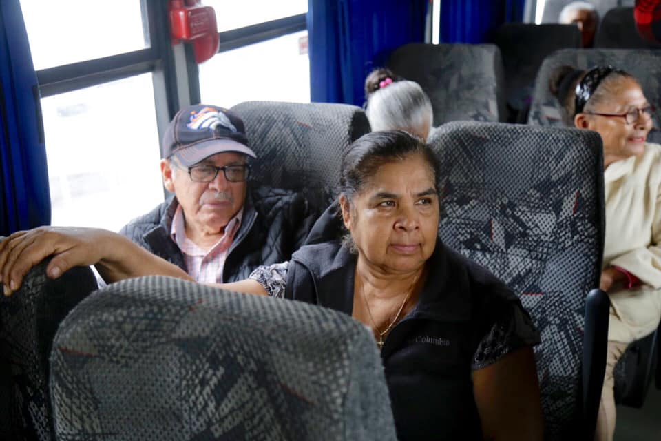 Elsa Méndez apoya con transporte a Adultos Mayores de Corregidora.