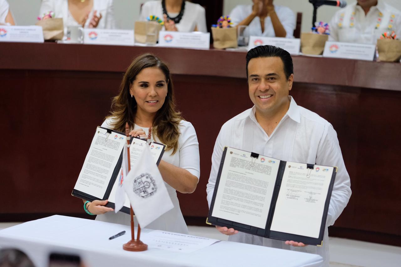 Firma hermanamiento el Municipio de Querétaro con Benito Juárez, Quintana Roo.