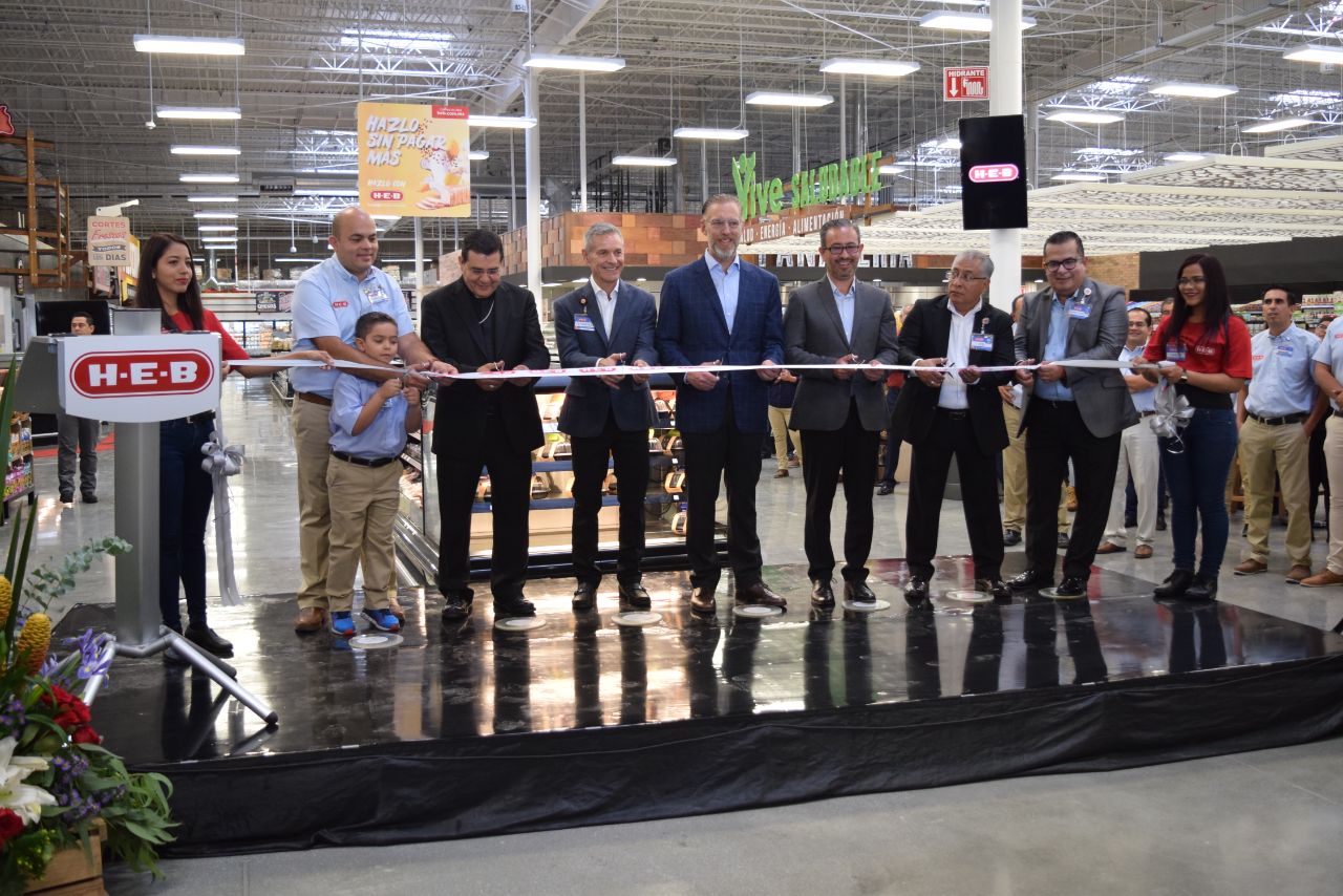 El Secretario de Desarrollo Sustentable Marco del Prete, encabezó la inauguración de la tienda H-E-B Juriquilla.