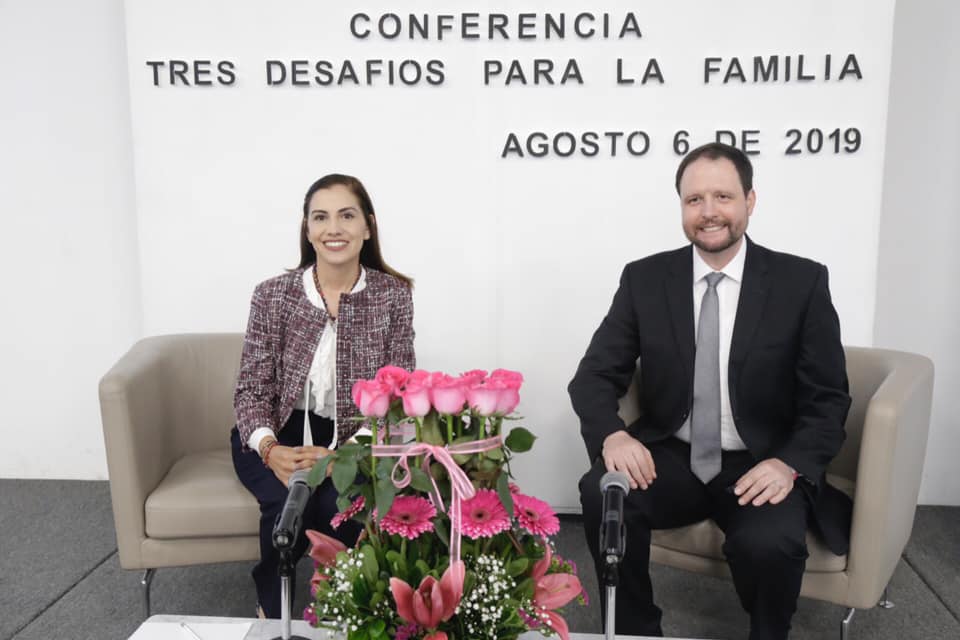 La Diputada Elsa Méndez encabeza conferencia "Tres Desafíos para la Familia"
