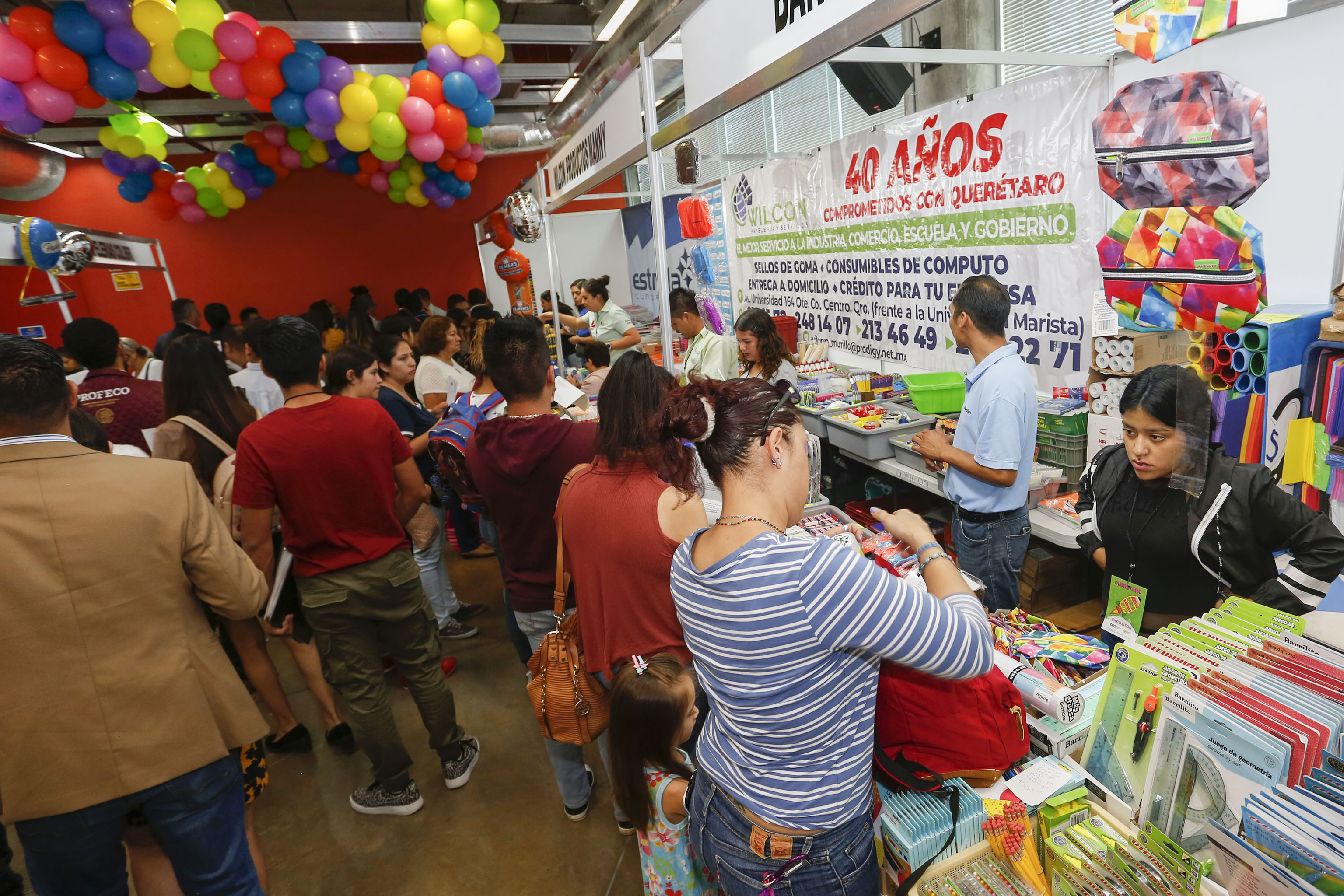 Inicia Feria de Regreso a Clases en el Centro Cultural "Manuel Gómez Morin".