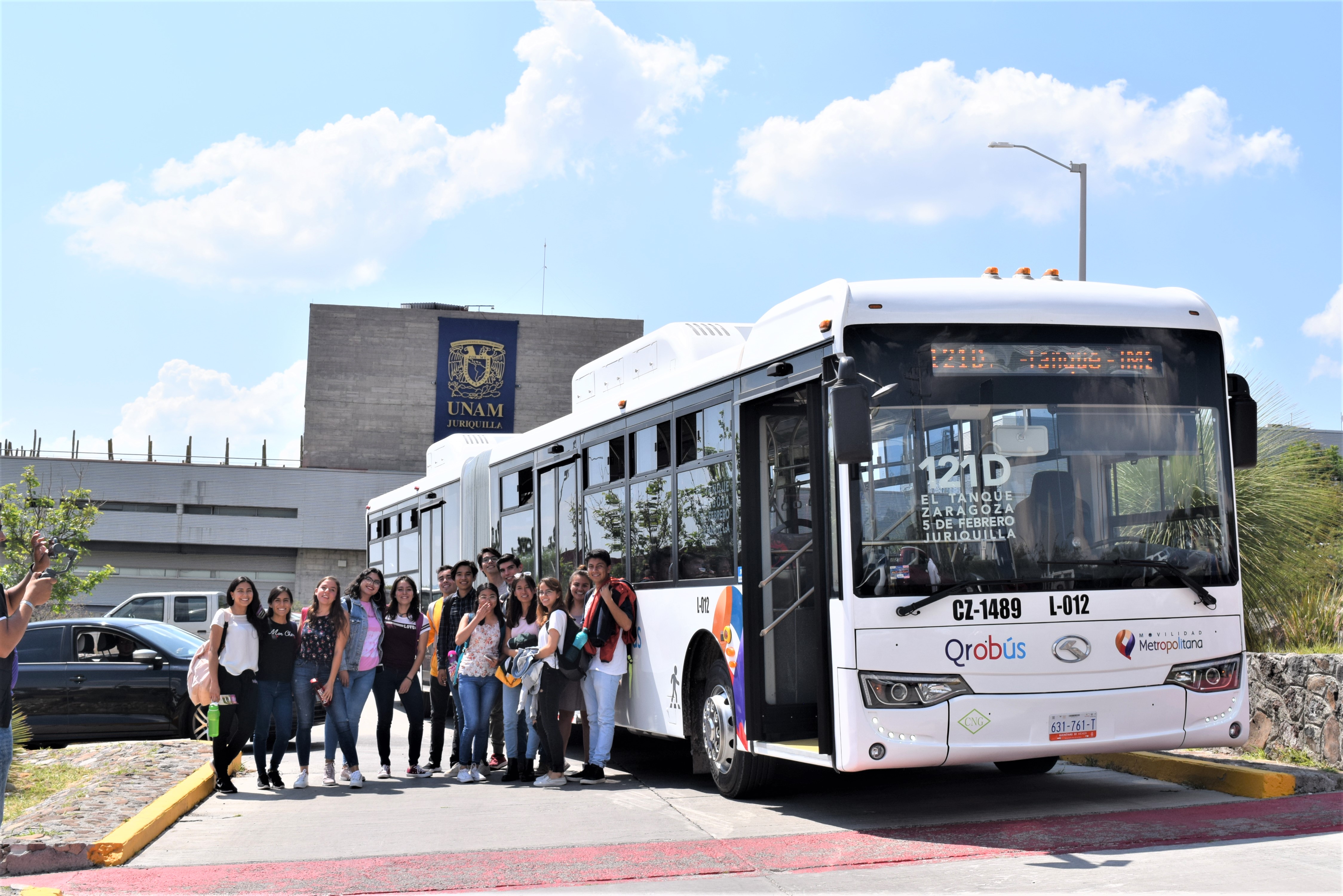 Ponen en marcha autobuses tipo "oruga" para beneficiar a estudiantes de Universidades en Querétaro.