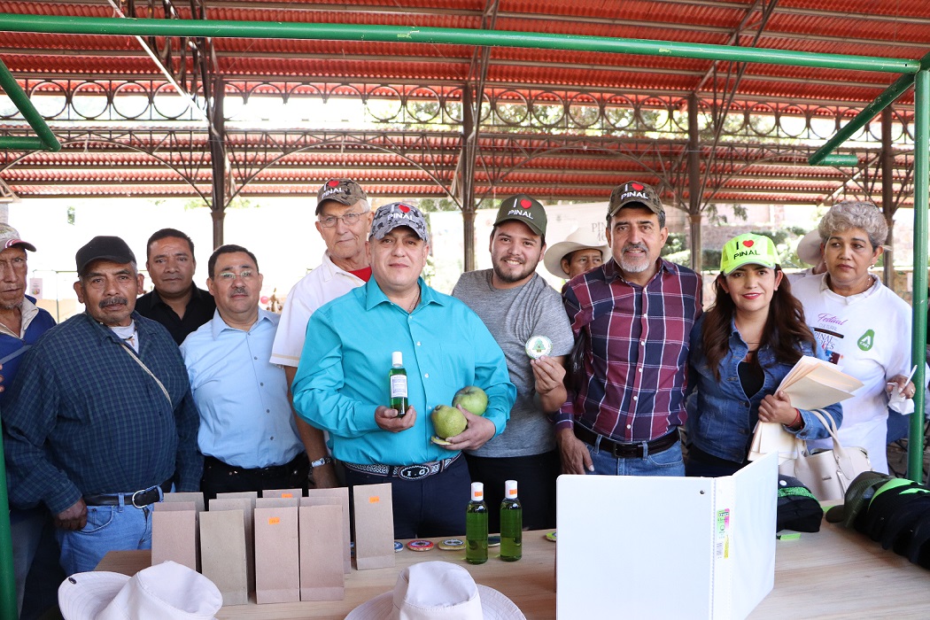 Organizan el primer Festival del Aguacate y la Manzana en Pinal de Amoles.