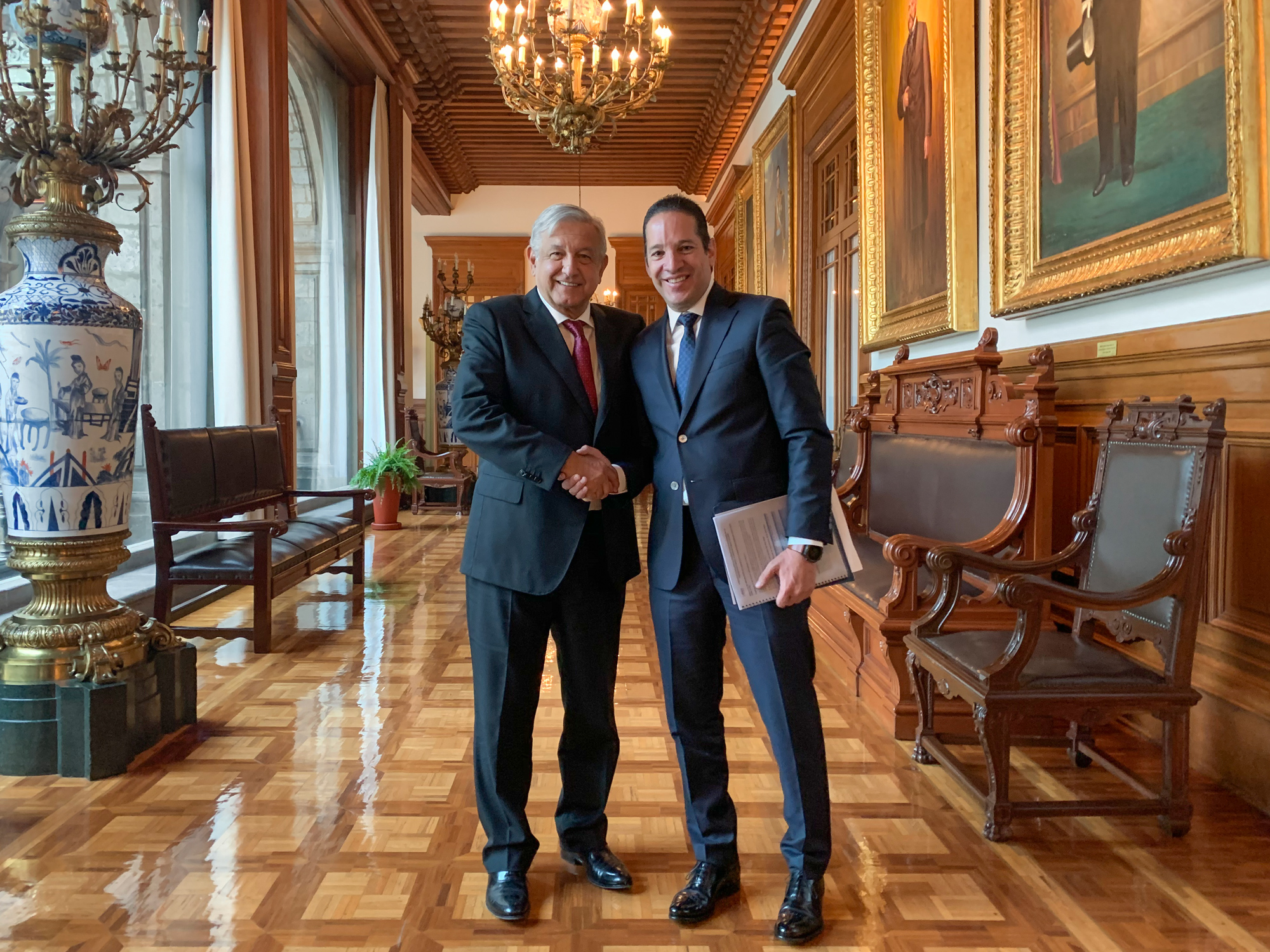El Gobernador Francisco Domínguez se reúne con el Presidente AMLO.