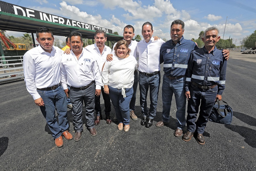 El Gobernador Francisco Domínguez presidió la ceremonia con motivo del Día del Caminero.