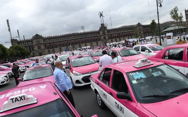 Protestan taxistas y paralizan la Ciudad de México. Foto: Twitter.