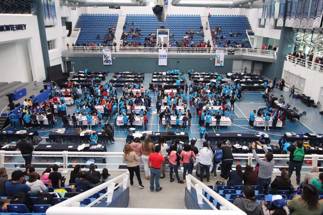 El Secretario de Educación en el estado, Alfredo Botello Montes, encabezó la inauguración en Querétaro el Torneo Mundial de Robótica Educativa.