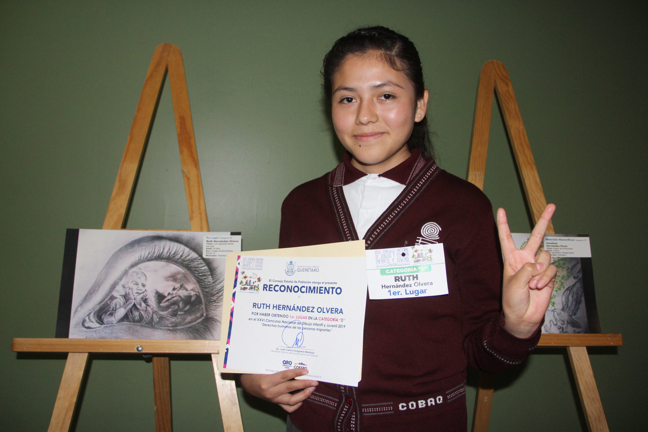 Ruth Hernández Olvera, estudiante de tercer semestre del Plantel 12 Tequisquiapan del Colegio de Bachilleres del Estado de Querétaro (COBAQ) obtuvo el primer lugar de su categoría en la etapa estatal del XXVI Concurso de Dibujo Infantil y Juvenil.