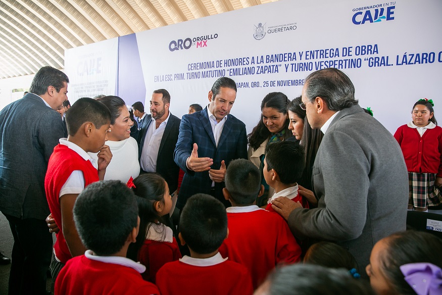 El Gobernador Pancho Domínguez entrega obras de infraestructura educativa en Tequisquiapan.