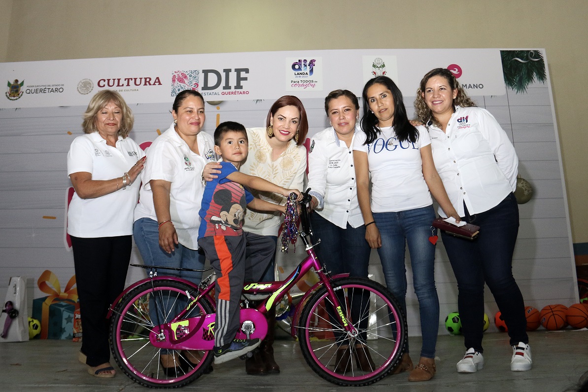 Arrancan posadas navideñas del DIF Estatal en Municipios de la Sierra Gorda.