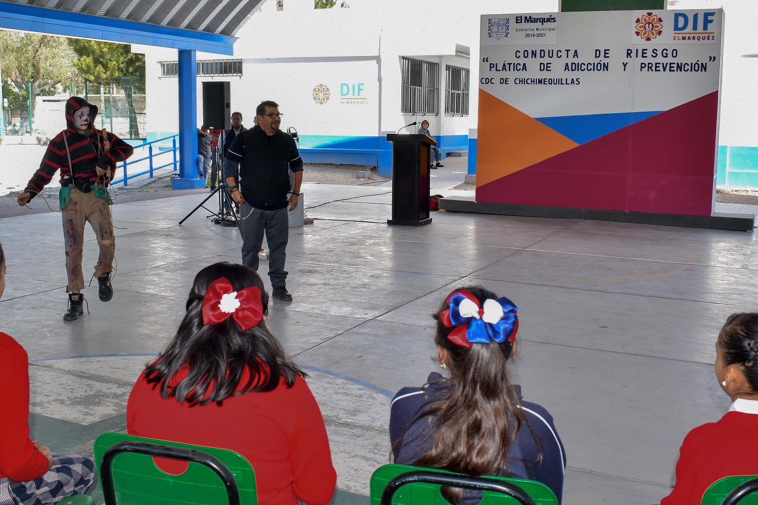 Niños y jóvenes marquesinos reciben plática sobre prevención de adicciones y conductas de riesgo.