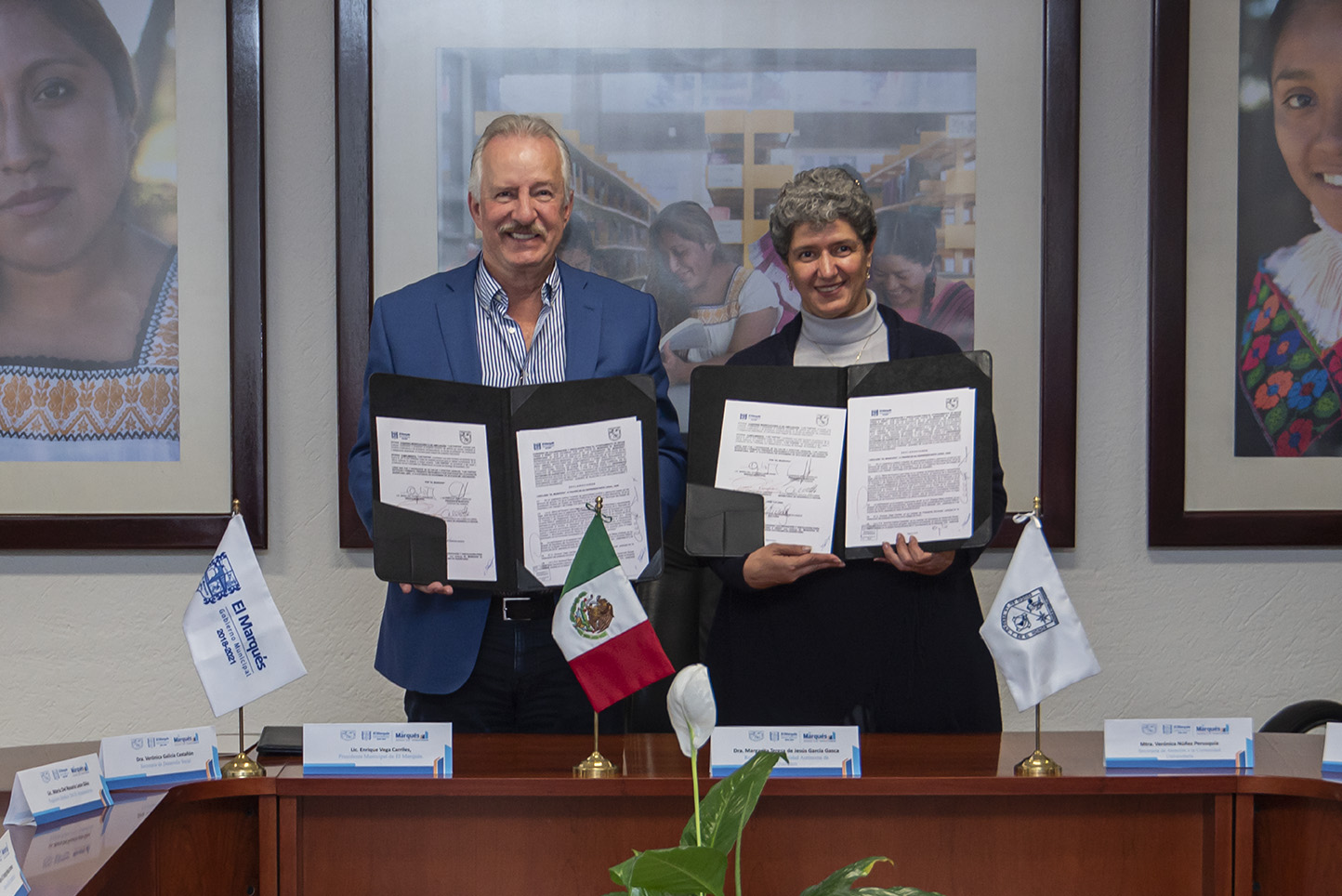 El Marqués y la UAQ firman convenio de colaboración para otorgar becas a universitarios.