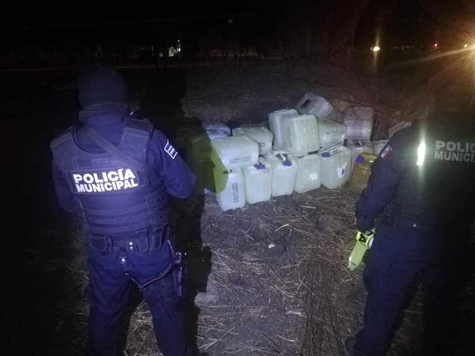 Policías Municipales y elementos del Ejército Mexicano, localizaron una toma clandestina de combustible en Ajuchitlancito, Pedro Escobedo.