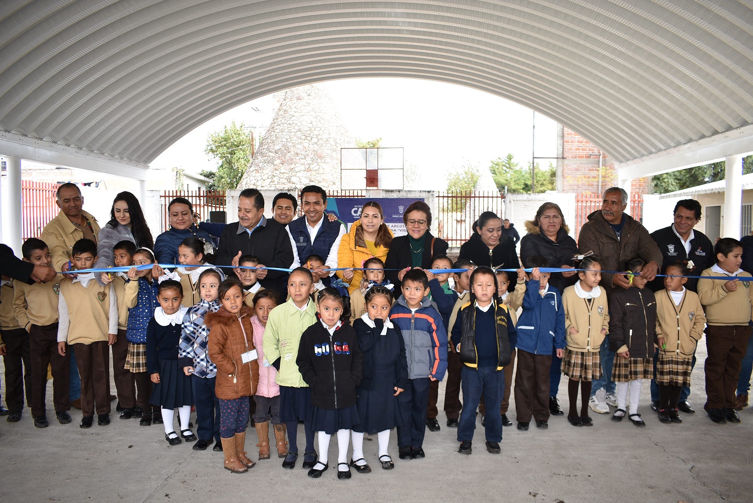 Amarildo Bárcenas entrega obras de infraestructura educativa en Pedro Escobedo.