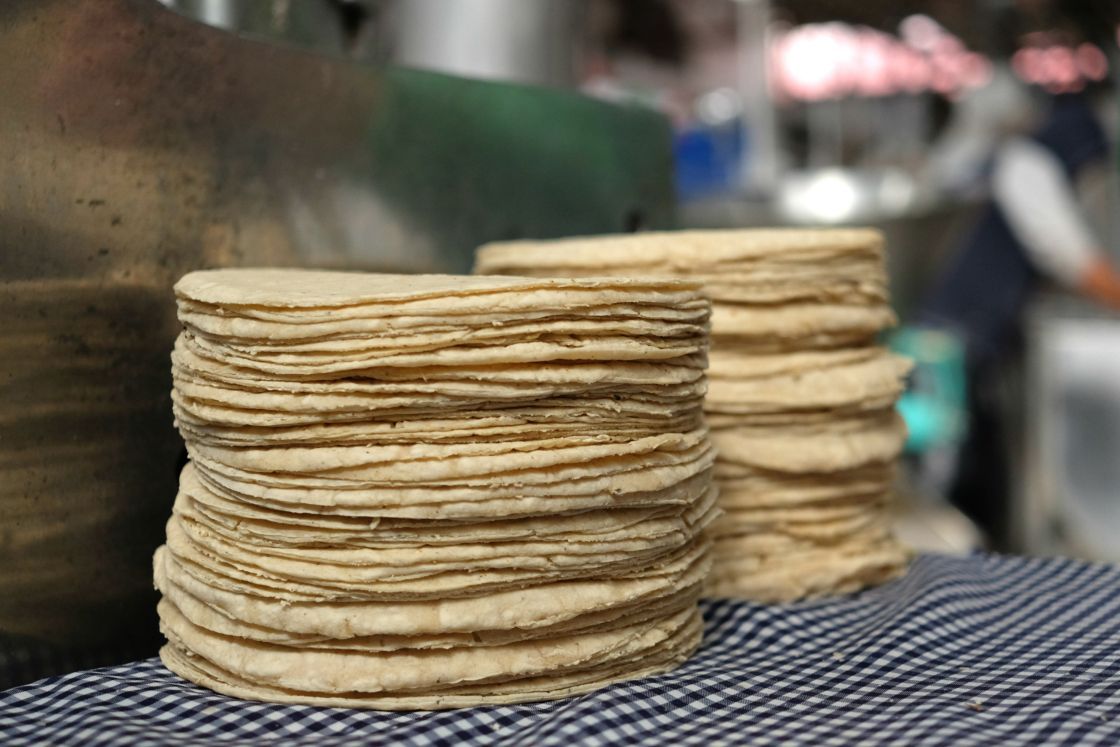 El Precio del kilo de tortilla llega a $21; PROFECO niega aumento generalizado. Foto: Internet.