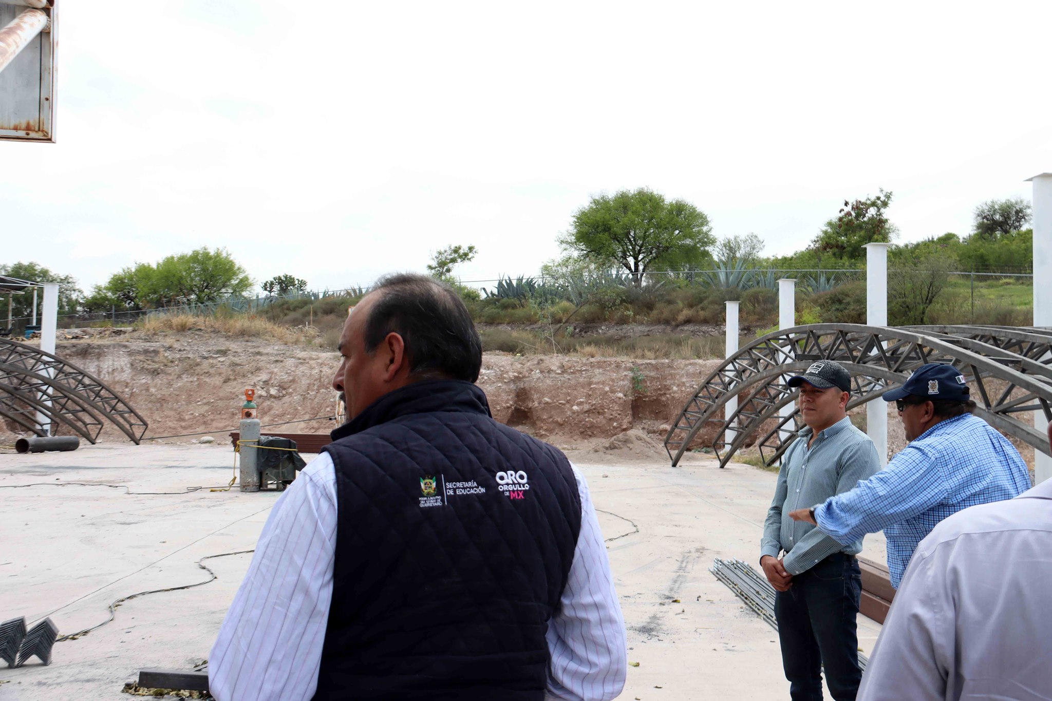 Juan Carlos Linares realiza gira de trabajo para supervisar obras en Peñamiller.