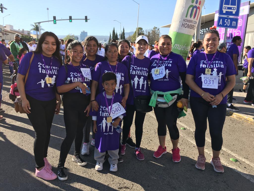 Participan más de mil personas en la 2ª Carrera “Corre, Trota o Camina por la Familia”.