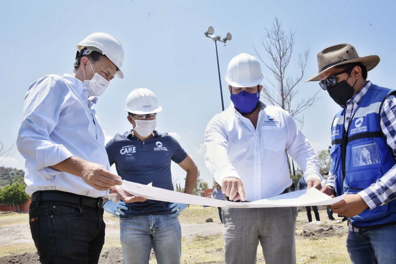 Roberto Sosa y Mauricio Kuri supervisan obras en la Unidad Deportiva en Colonia Emiliano Zapata se invierten 17 mdp