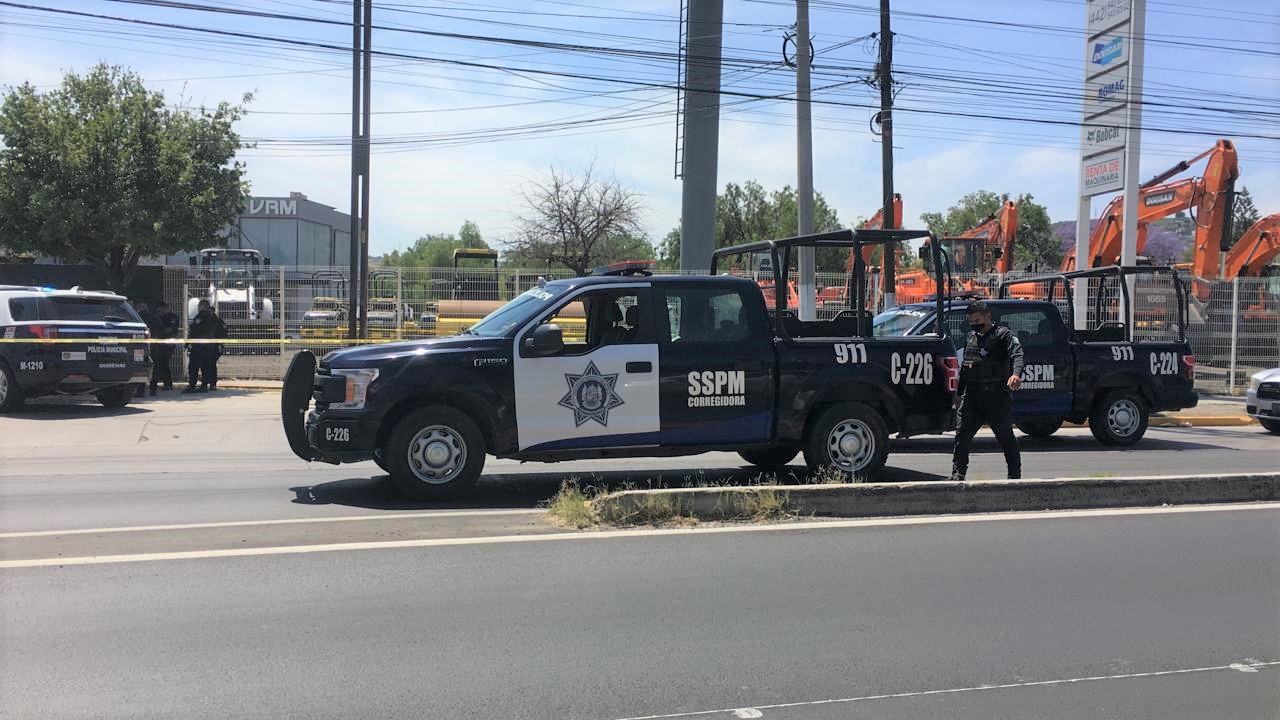 Ladrón de autos se escapa de policías en Corregidora; lo detienen en la Capital.