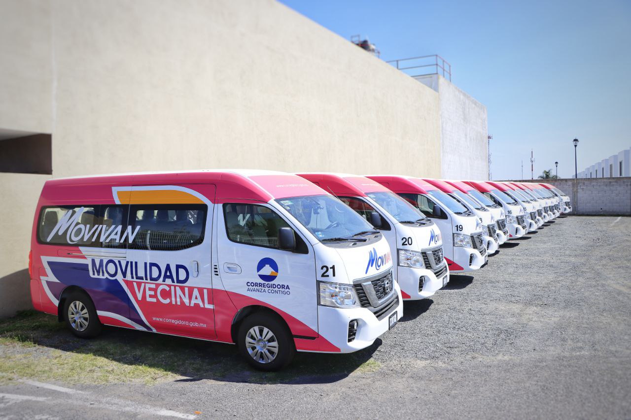 Corregidora aporta unidades de transporte para trasladar a personal médico que combate COVID-19.