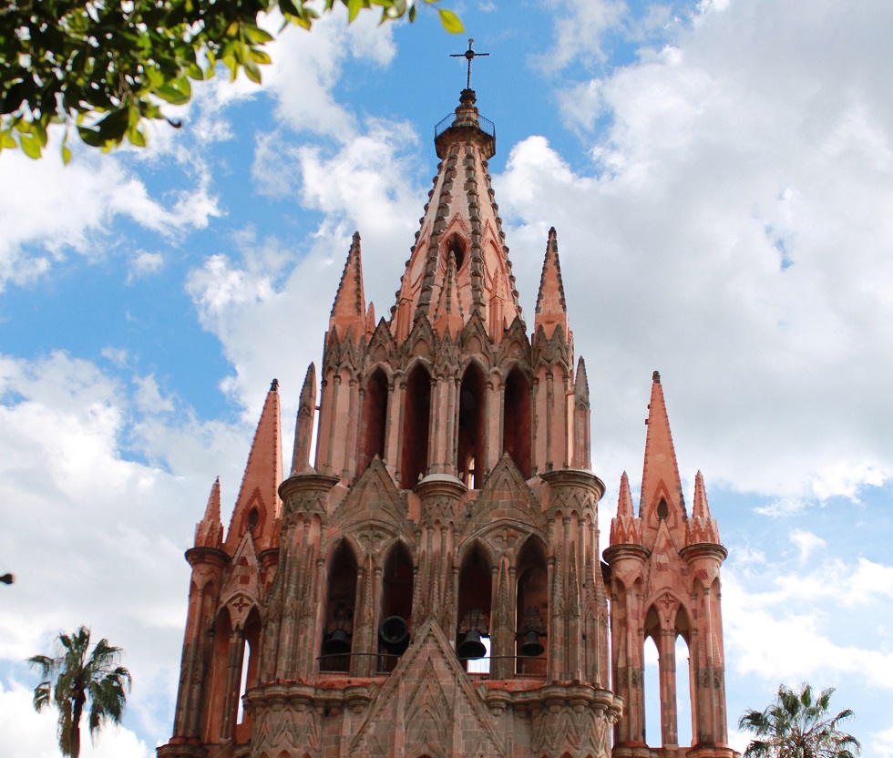 Queretanos viajan a San Miguel de Allende y se relajan; se espera pico de contagios por COVID-19.