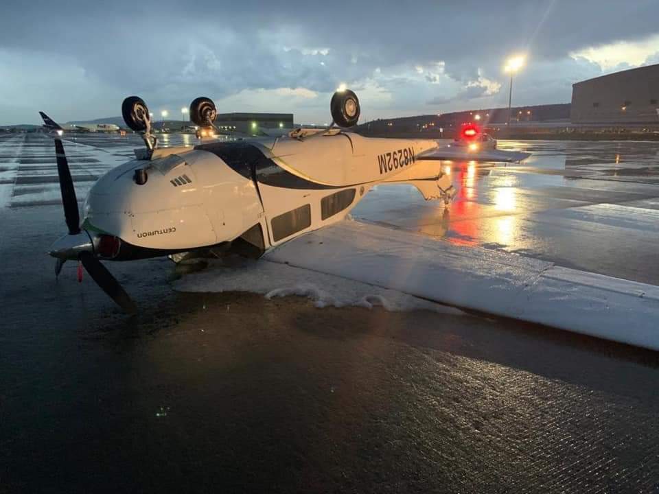 Lluvia y granizo causa daños al Aeropuerto de Querétaro.