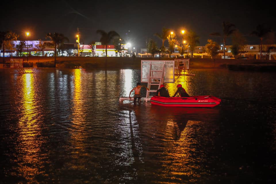 Fuertes lluvias azotan a Querétaro y causan daños.