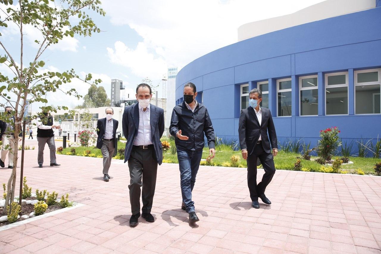 El Gobernador Francisco Domínguez y el Secretario de Hacienda Arturo Herrera, supervisan obras.