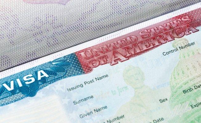 Embajada de EU en México reinicia trámites para renovar visas.