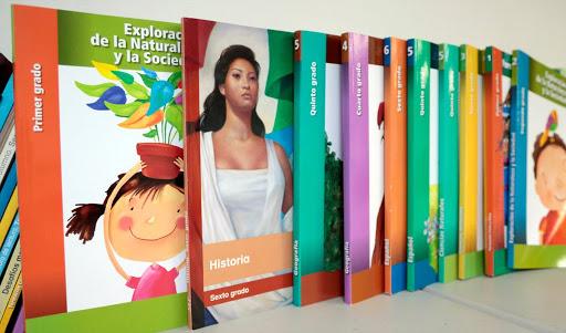 Libros de Texto Gratuitos, útiles y uniformes escolares son entregados a escuelas en Querétaro.