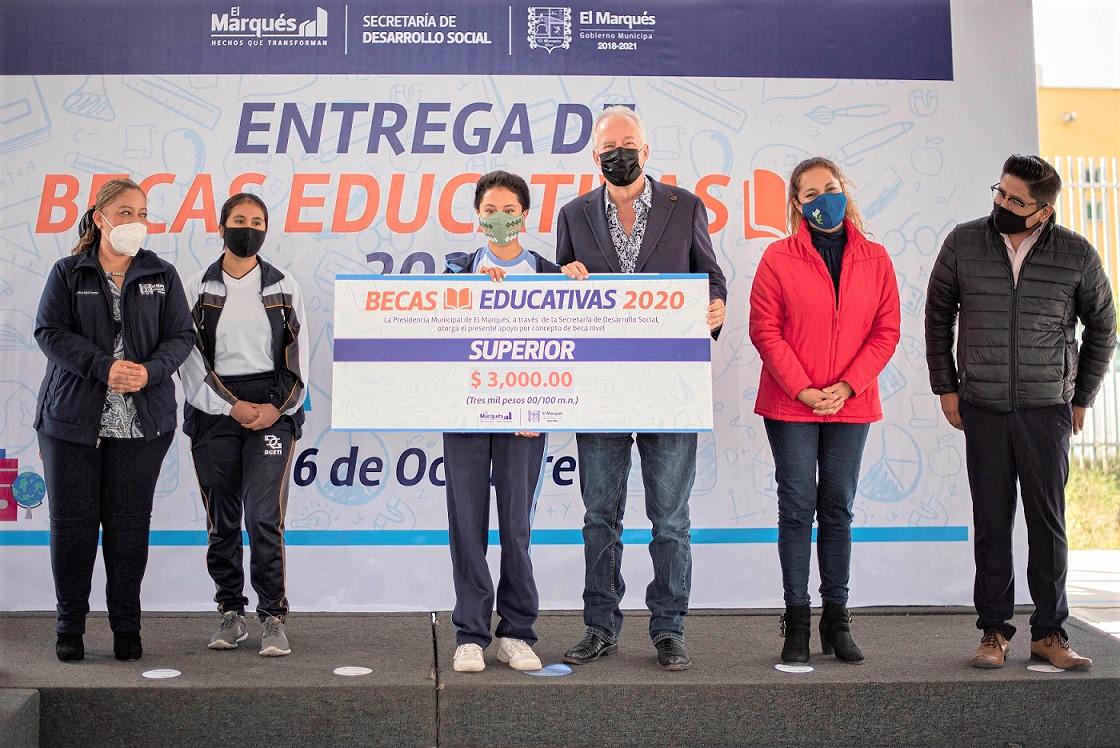 Culmina la entrega de becas educativas en El Marqués.