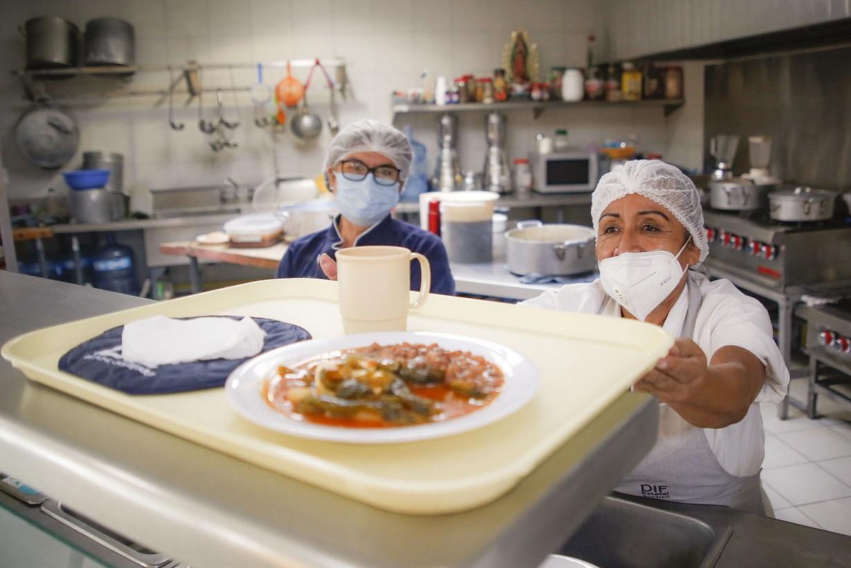 El DIF Estatal inaugura Comedor Temporal para familiares de pacientes hospitalizados.