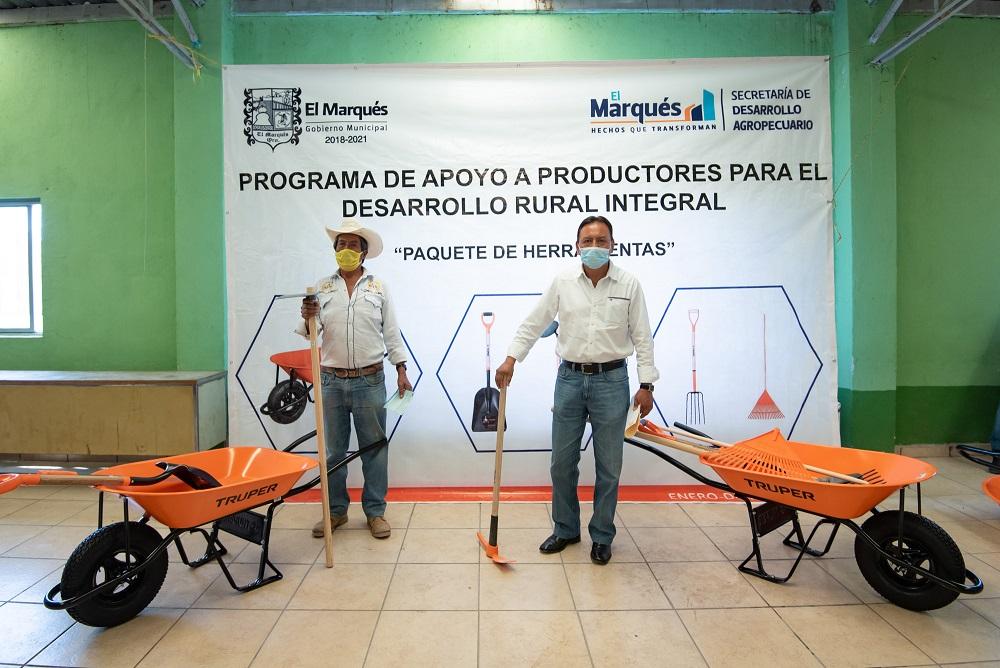 El Marqués entrega 230 paquetes de herramientas agrícolas y pecuarias a productores.