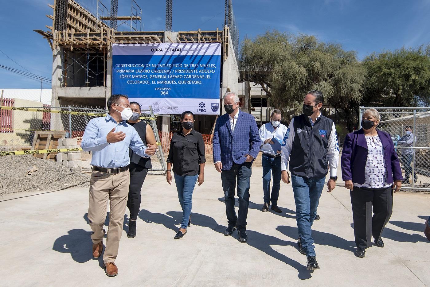 Pancho Domínguez y Enrique Vega supervisan reconstrucción de la escuela primaria de El Colorado