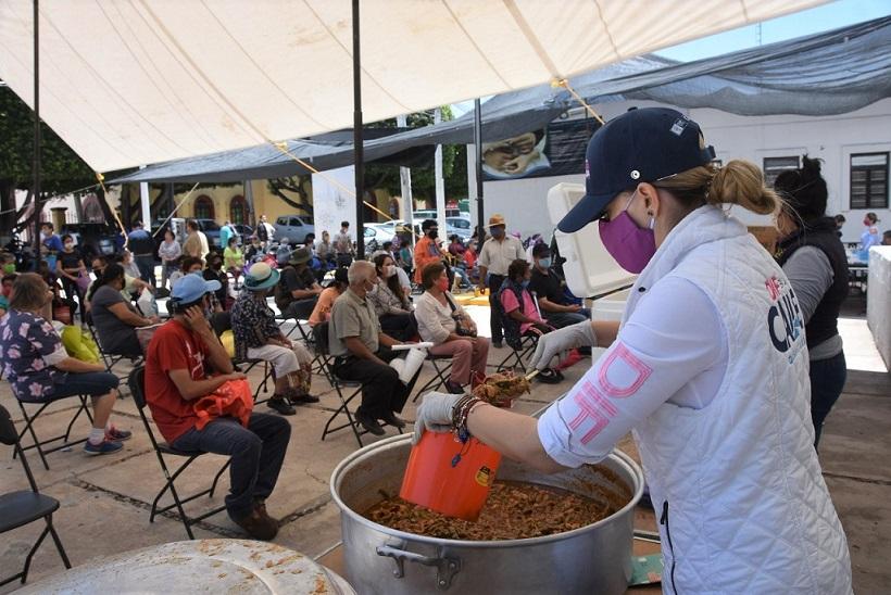 Anuncia Arahí Domínguez que se amplía un mes más el Programa de Alimentos en Caliente.