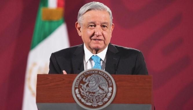 Con decretro, el Presidente AMLO ordena recortar aguinaldo a funcionarios públicos.