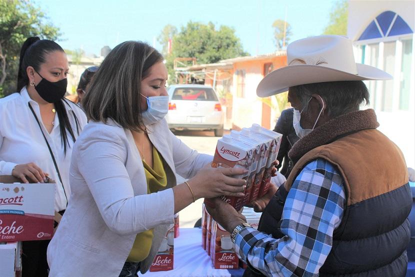 DIF de El Marqués entrega 17,700 litros de leche.