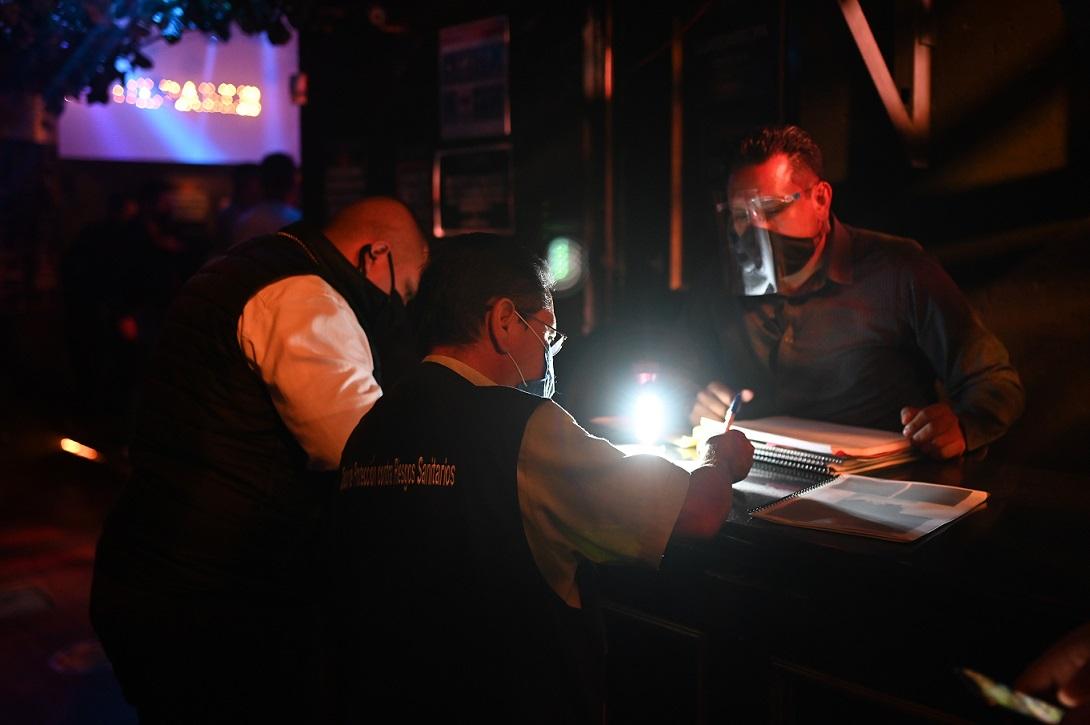 Suspenden 4 establecimientos por desobedecer medidas sanitarias en plena pandemia de COVID-19.