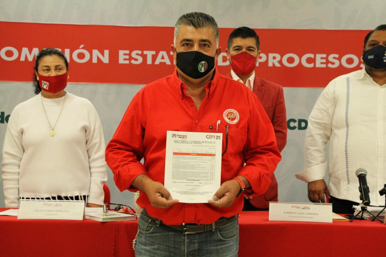 Juan Guevara se registra como precandidato a la Diputación Local por el Distrito XI.