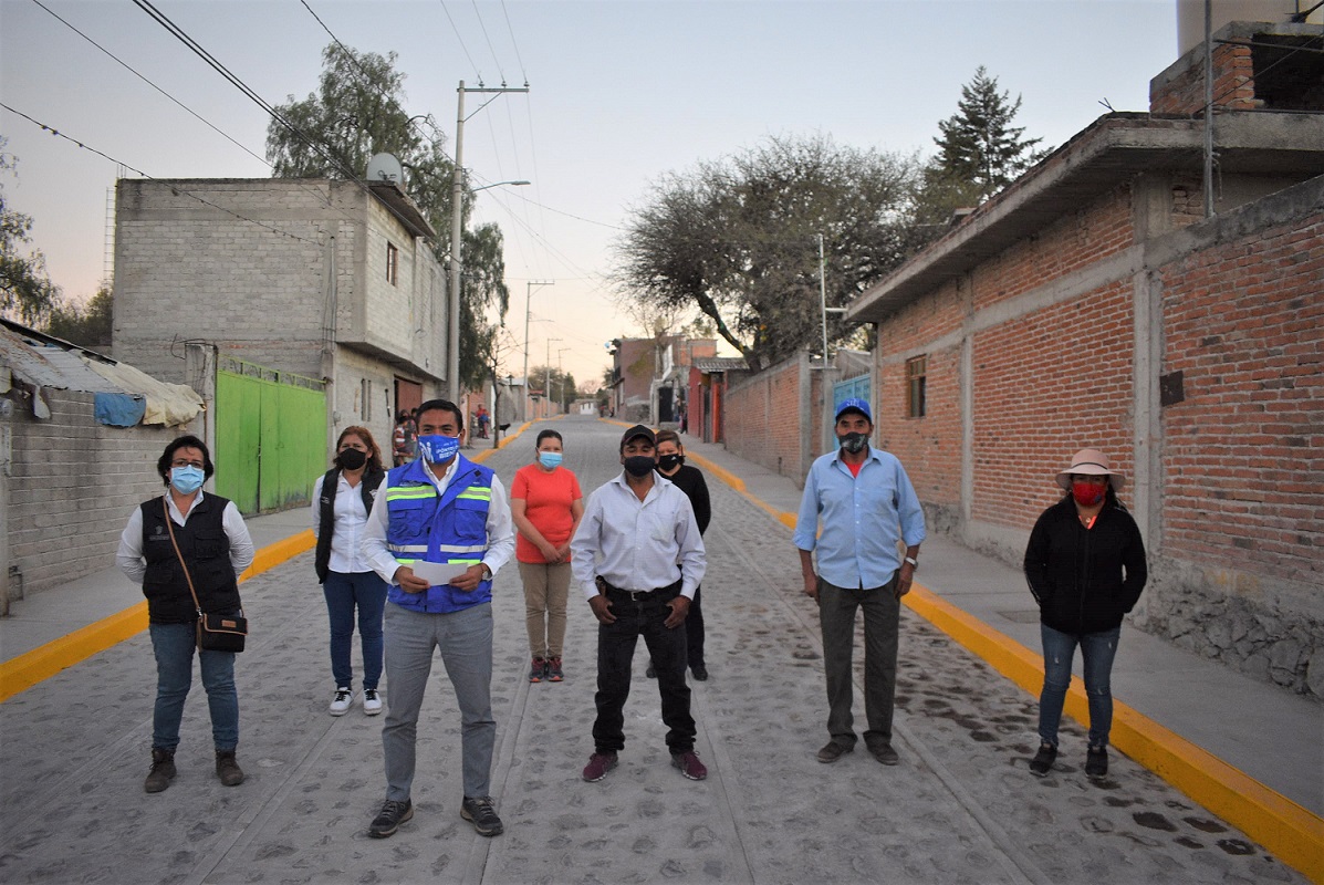 Amarildo Bárcenas entrega obras de mejoramiento urbano en Ajuchitlancito.