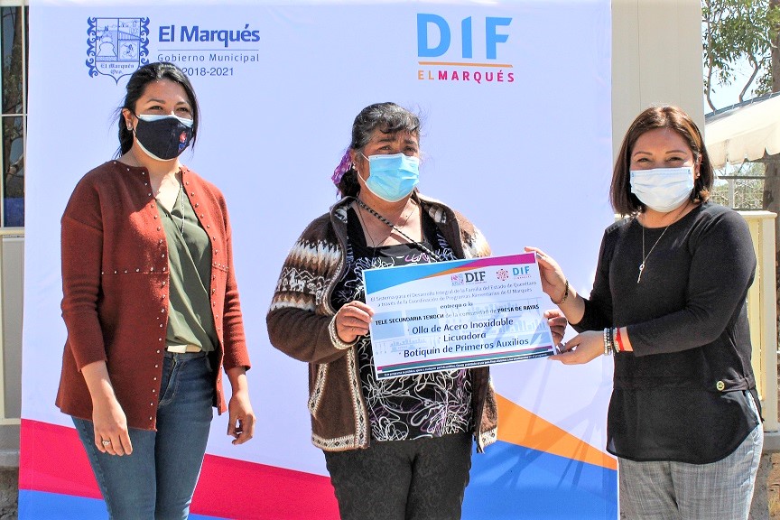 DIF de El Marqués entrega equipamiento para aulas cocina de 46 escuelas.